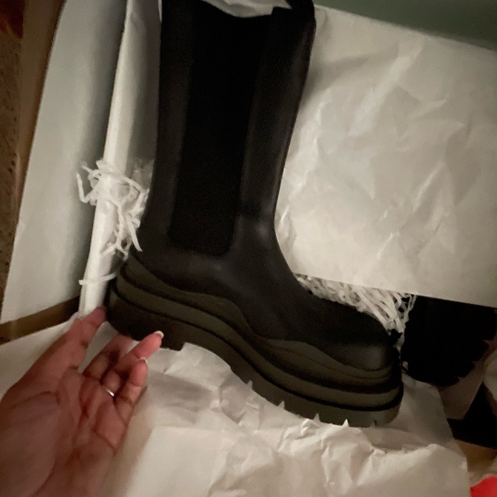 These are brand new and I’m not feeling the look. 100% authentic